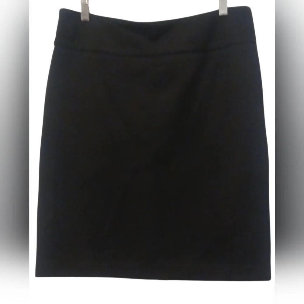 Isaac Mizrahi -NWOT, High Waisted Black Skirt , Large, W/ Stretch, Slit In Back - Picture 3 of 10